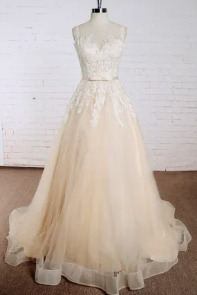 Elegant Long A-line Appliques Lace Tulle Wedding Dress